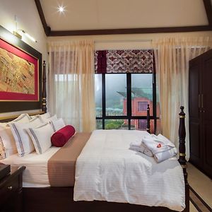 Queen Room Garden View